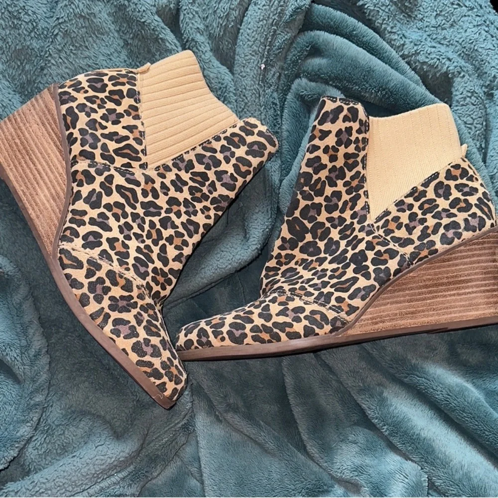 Toms Tan Leopard Print Wedge Boots size 10